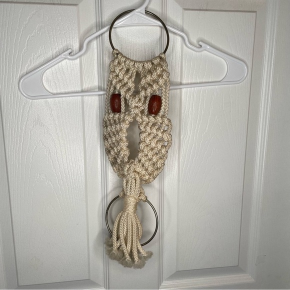 Vintage 60s/70s MCM Macrame Owl Wall Hanging in Cream - Picture 2 of 4
